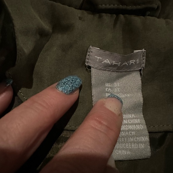 Tahari Girls Green Parka Style Coat, Size 3T, Button Close, pink pattern in hood - Picture 2 of 4